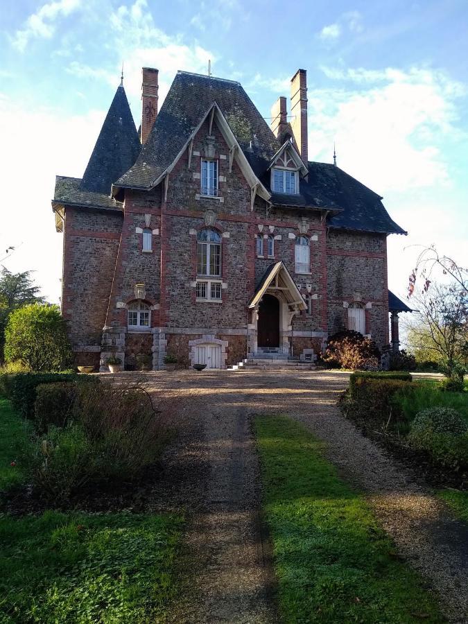 Le Manoir Des Rochers Bouere Екстериор снимка