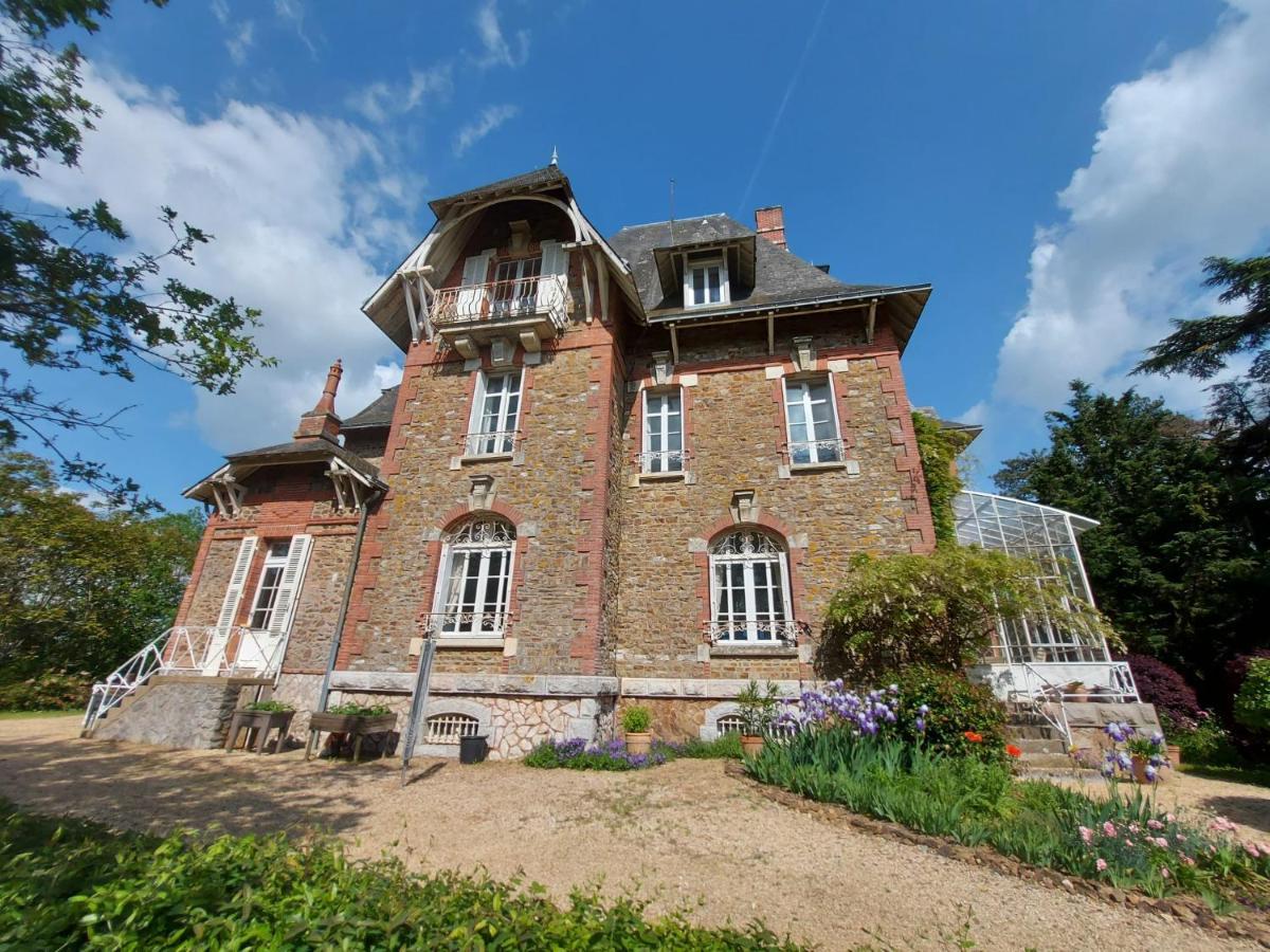 Le Manoir Des Rochers Bouere Екстериор снимка