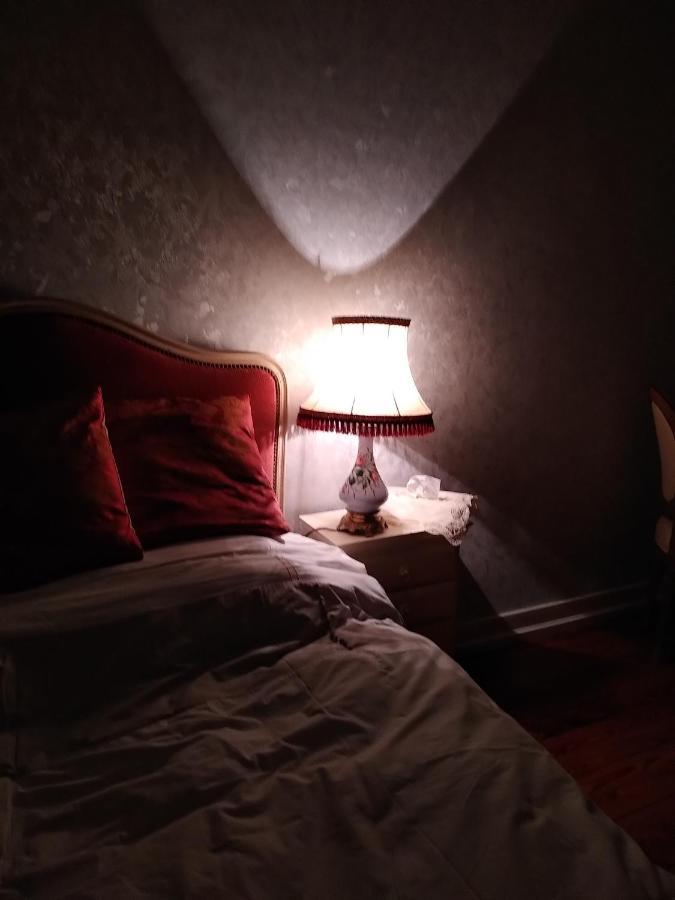 Le Manoir Des Rochers Bouere Екстериор снимка