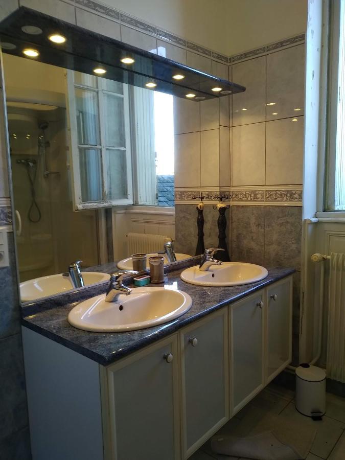 Le Manoir Des Rochers Bouere Екстериор снимка